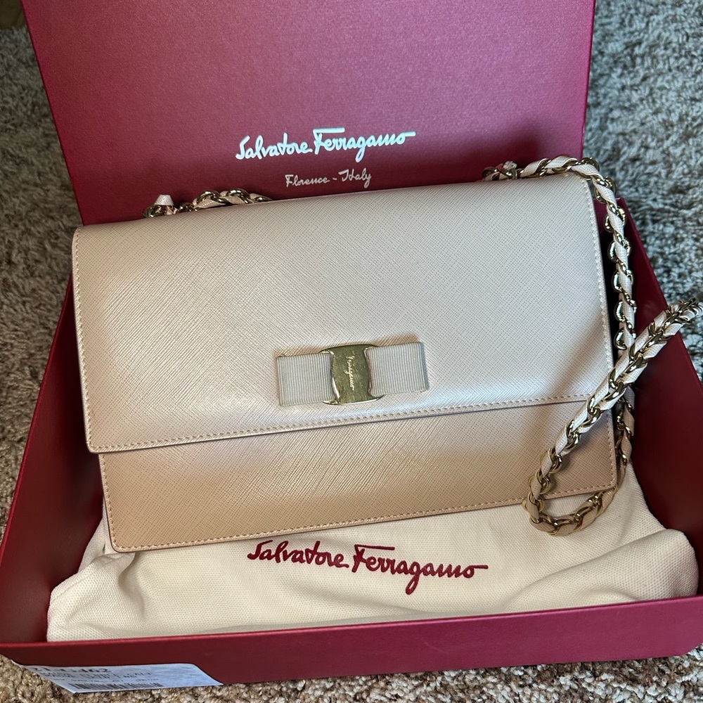 Salvatore Ferragamo Beige Leather Shoulder Bag